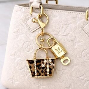 Louis Vuitton Gold Lock & Key 🔑 Authentic LV Unbranded Leopard Keychain